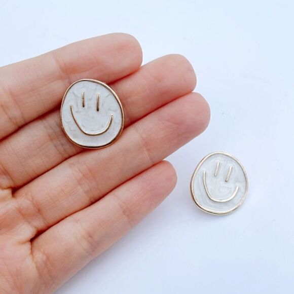 Smiley face stud earrings A24 - Picture 1 of 4